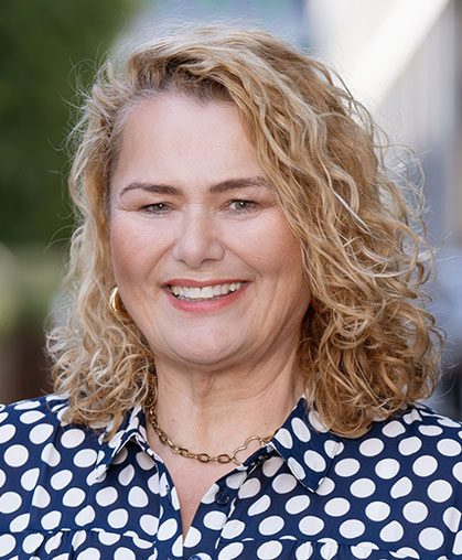 Geschäftsführerin Antje Kössl-Janssen Geschäftsführerin Antje Kössl-Janssen